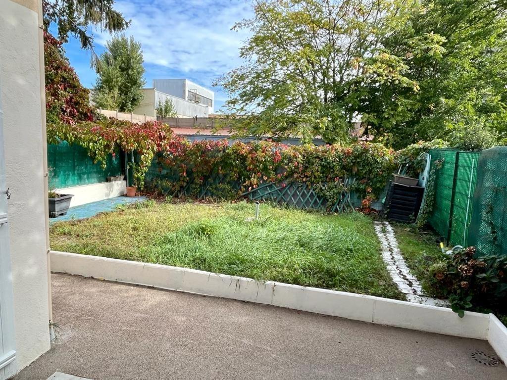 Charmante Maison Avec Jardin Sans Vis-A-Vis Saint-Fons Exterior foto